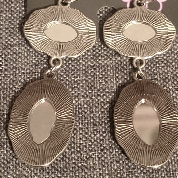 Paparazzi Pierced Earrings SEE PAPARAZZI JEWELRY LOT IN MY CLOSET - Picture 2 of 5